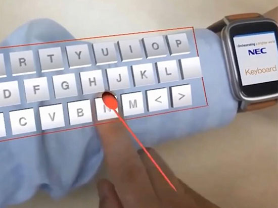 視頻：裝逼新玩法，用Google Glass幫智能手表打字