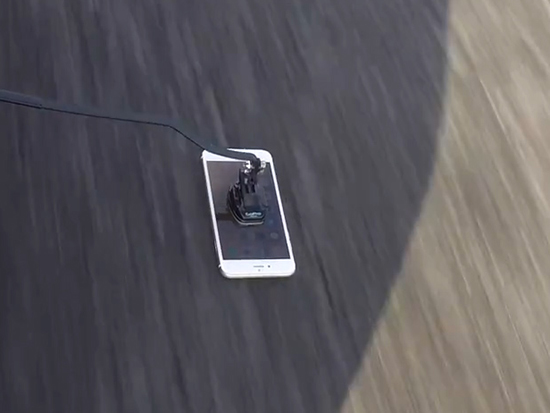 視頻：iPhone 6s機(jī)身很耐磨？馬路上磨擦一下再說(shuō)