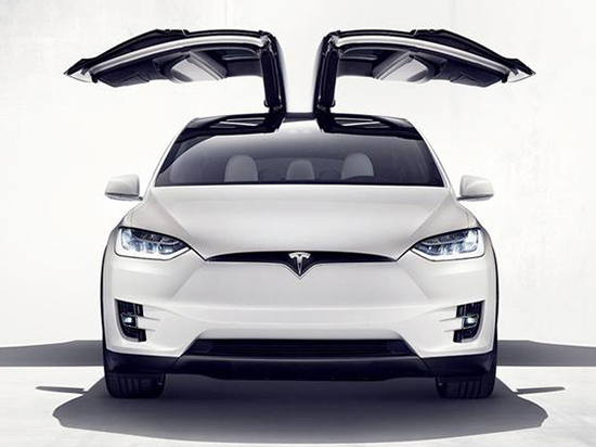 特斯拉稱鷹翼門最棒，其他車的門都是……