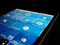 微軟也來參腳折疊屏領域 明年或推出傳聞已久Surface Phone？