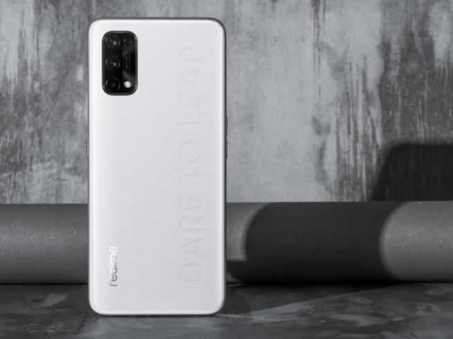 王炸出擊性價比夠頂！realme Q2系列定檔10月13日發(fā)布
