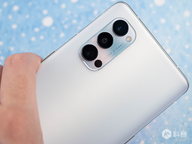OPPO Reno5系列全曝光：輕薄壓榨到極限？首發人像視頻新技術！