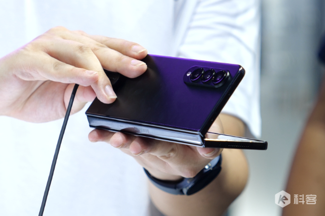 細節升級更輕盈！三星Galaxy Z Fold4/Flip4現場上手